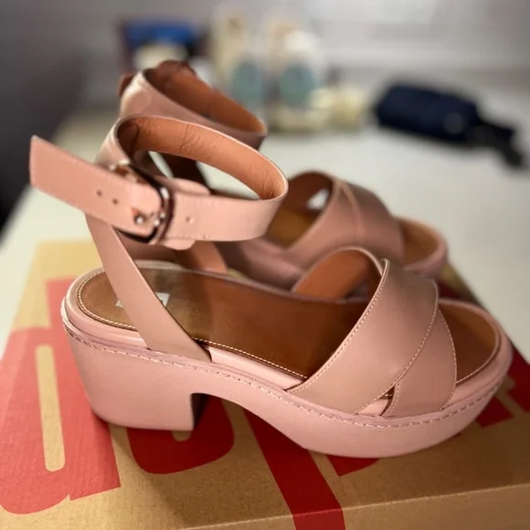 PILAR CROSSOVER LEATHER ANKLE-STRAP PLATFORMS SANDALS - Picture 3 of 13